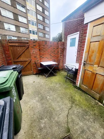 Old Victory House Homestay Отели в г. Госпорт