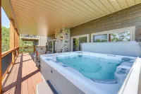 Luxe Table Rock Lake Vacation Rental with Hot Tub! - 3 tähden