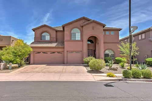 North Phoenix Home w/ Pool: Hike, Swim & Shop! - 3 tähden