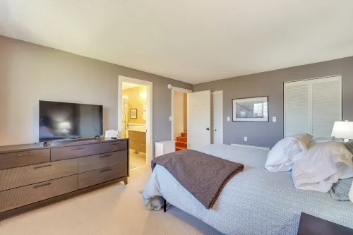 Medford Vacation Rental w/ En-Suite Bathrooms! - 4-نجوم