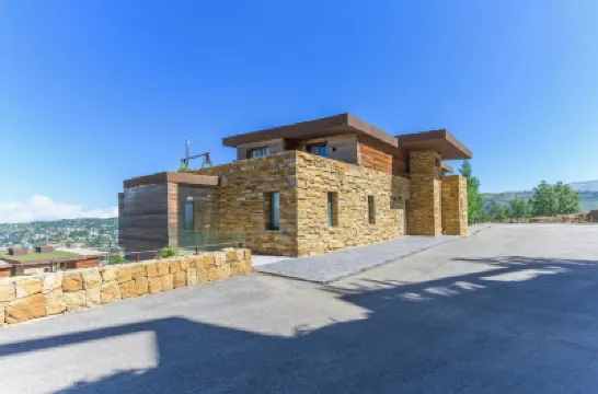 RedRock Faqra - Mountain Getaway Residences W Pool & Balconies Hotels in 