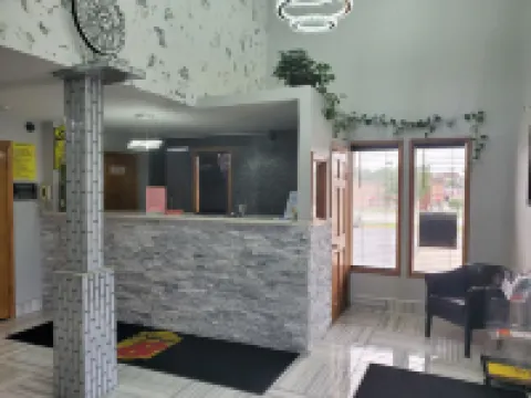 堪薩斯城巴里路-機場速8酒店 梅酒店