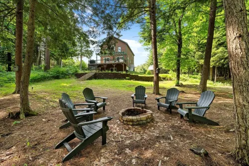 Elegant Riverfront Home - Pet Friendly! Hotels in Greig