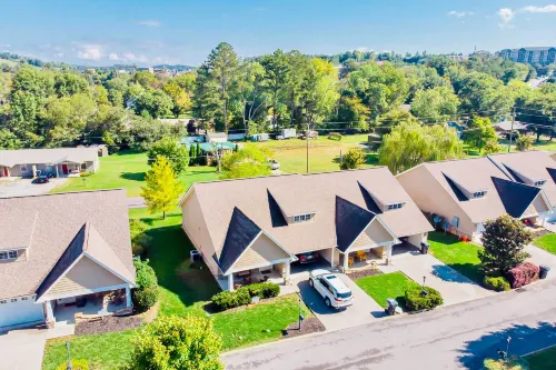 Home w/ Community Pool - 2 Miles to the Island! - Country Houses