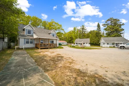 Private Beach Access and Stunning Views - Charming Spacious Escape