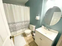 Quiet Mountain-side Cottage 20 min from downtown