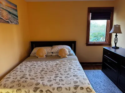 Charming Cape Cod house in Dennis Massachusetts. Pets Friendly!