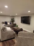 Entire Guest Unit - Cool Canby Crib-Full Basement