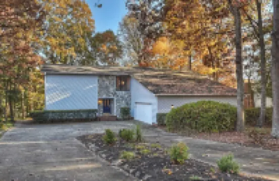 Lakefront Home Private Dock, Tiki Bar, Firepit Shore to Please by Avantstay