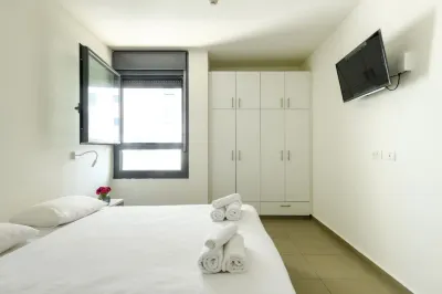 Tel Aviv Uni Smart & Cozy Stay E701 Hotels near Image of a Murderer