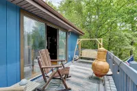 Hot Tub, Fire Pit & Barrel Sauna: Poconos Abode - Strand