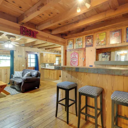 Spacious Yard + Fire Pit: Afton Family Cabin!