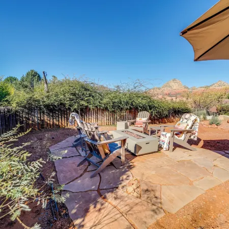 Red Rock Mtn View & Fire Pit: Central Sedona Home!