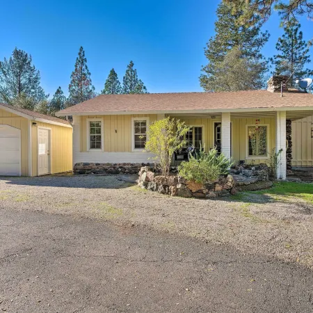 River Pines Wine Country Escape w/ Hot Tub!
