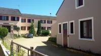 Le Merle Blanc Hotels in Digoin