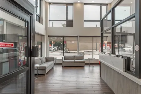 Red Roof PLUS+ Brooklyn - 3rd Ave Отели рядом с достопримечательностью «St Elizabeth Ann Seton Shrine»