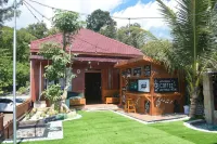 Omah Kayu Villa Hotel di Bungatan