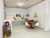Villa Yuka Puncak 4BR with Billiard & Private Pool فنادق في سيانجور