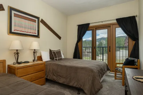 Expansive Loft and Balcony Views - Charming Family Retreat