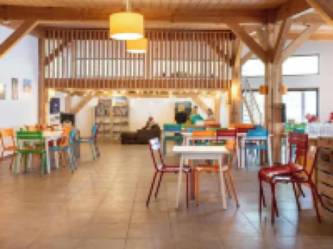 Huttopia les Châteaux Hotels in Bracieux