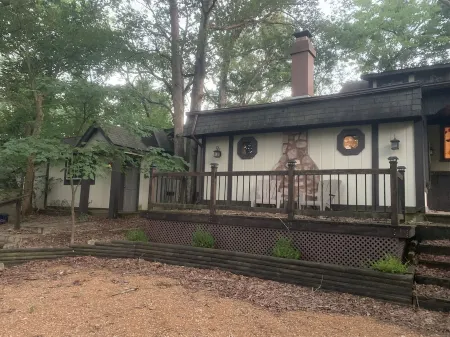 Cozy vacation home just 20 minutes from Six Flags St. Louis Отели в г. Мерамек Тауншип