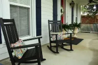 All-American Snowbird Getaway in the Heart of Long Beach! King suite, sleeps 6