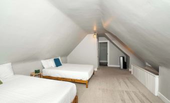 Historic Retreat Gateway