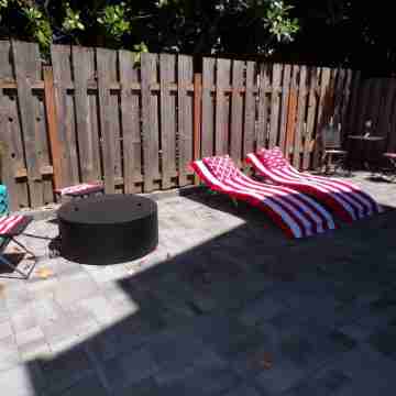 Modern University of Portland Townhome Hotel Exterior