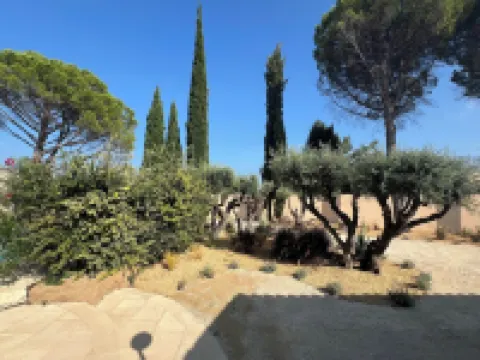 Fantastic private villa with heated saltwater pool in Provence Hôtels à : Modène