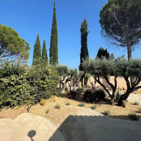Fantastic private villa with heated saltwater pool in Provence