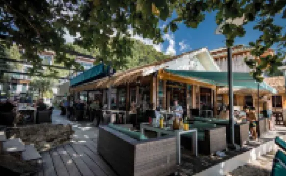 15 Palms Beach Resort