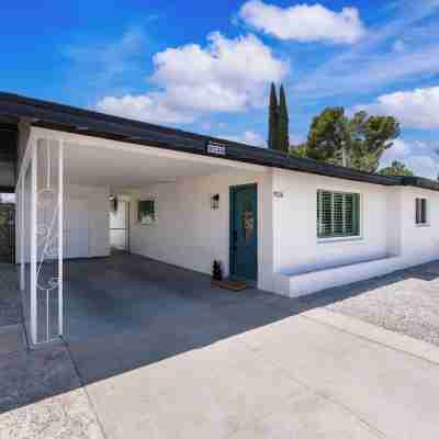 Stylish 3BR 2 Living Areas 10 Min to Airport Hotel Exterior