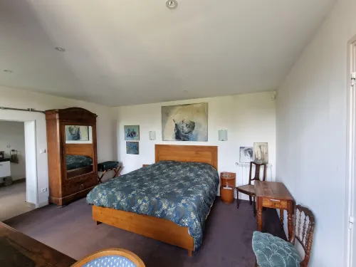 Merlin Cottage Hotels in Gravon