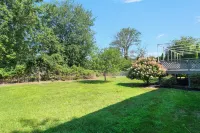 Near Newport, Beaches & Golf: Spacious Getaway
