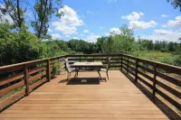 Quaint Lakeview Cabin
