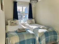 Cosy townhouse in heart of Pembroke. Sleeps 4, pet-friendly!