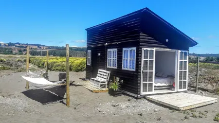 Delightful 1-bedroom Tiny house pet friendly in La Trinchera beach, Maule