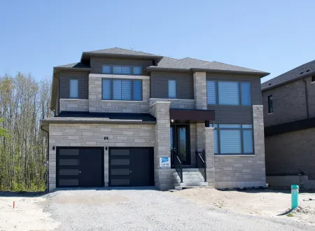 House in Wasaga Only 18 Min Away from Blue Mountain! 5 Min Away from the Beach!