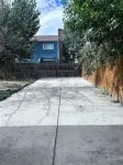 Convenient Walkout Basement Apartment, private entrance in Aurora with WiFi