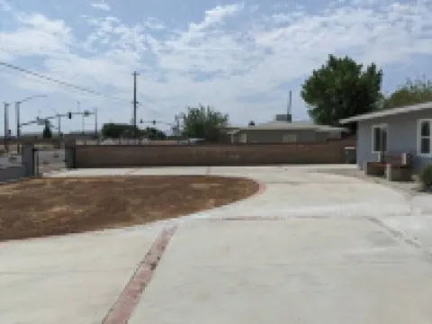 Entire Guesthome With own Bath/kitchen/2 Bdrm