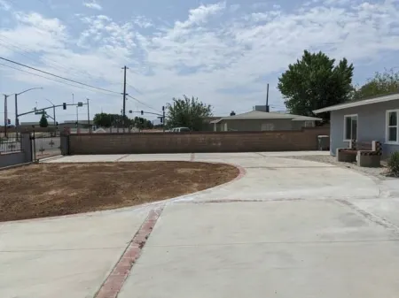 Entire Guesthome With own Bath/kitchen/2 Bdrm