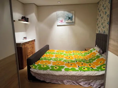 On the outskirts, close to the highway, all shopping facilities 2 rooms for 4 persons. Отели в г. Абштат