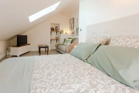 Gîte Avec Jacuzzi Chic & Cosy Entre Caen et les Plages du Débarquement Normandie Отели в г. Бьевиль-Бёвиль