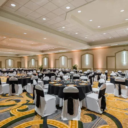 Hilton Indianapolis Hotel & Suites