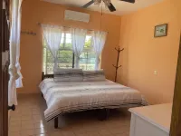 Amplia casa de 6 cuartos, alberca, aire acondicionado, y WiFi. Hotels in La Penita de Jaltemba