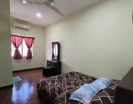 Double-Story Landed House in Kuala Lumpur Отели рядом с достопримечательностью «Texas Instruments Malaysia Sdn Bhd»