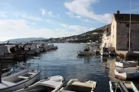 1. Floor double room with approx. 20m², balcony, WiFi, bathroom with shower Hotels in Opcina Seget