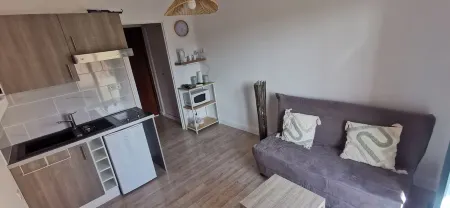 Cosy studio near the Gulf of Juan sea.