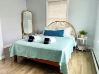 Family friendly and dog welcoming home, minutes from the beach in Old Orchard! Hotels near Palace Playland