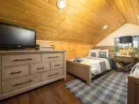 Sleep6,Hottub,Firepit & Wood,Private, Views, 30mins from App Ski Reduced Rates! Hotels in Pine Swamp
